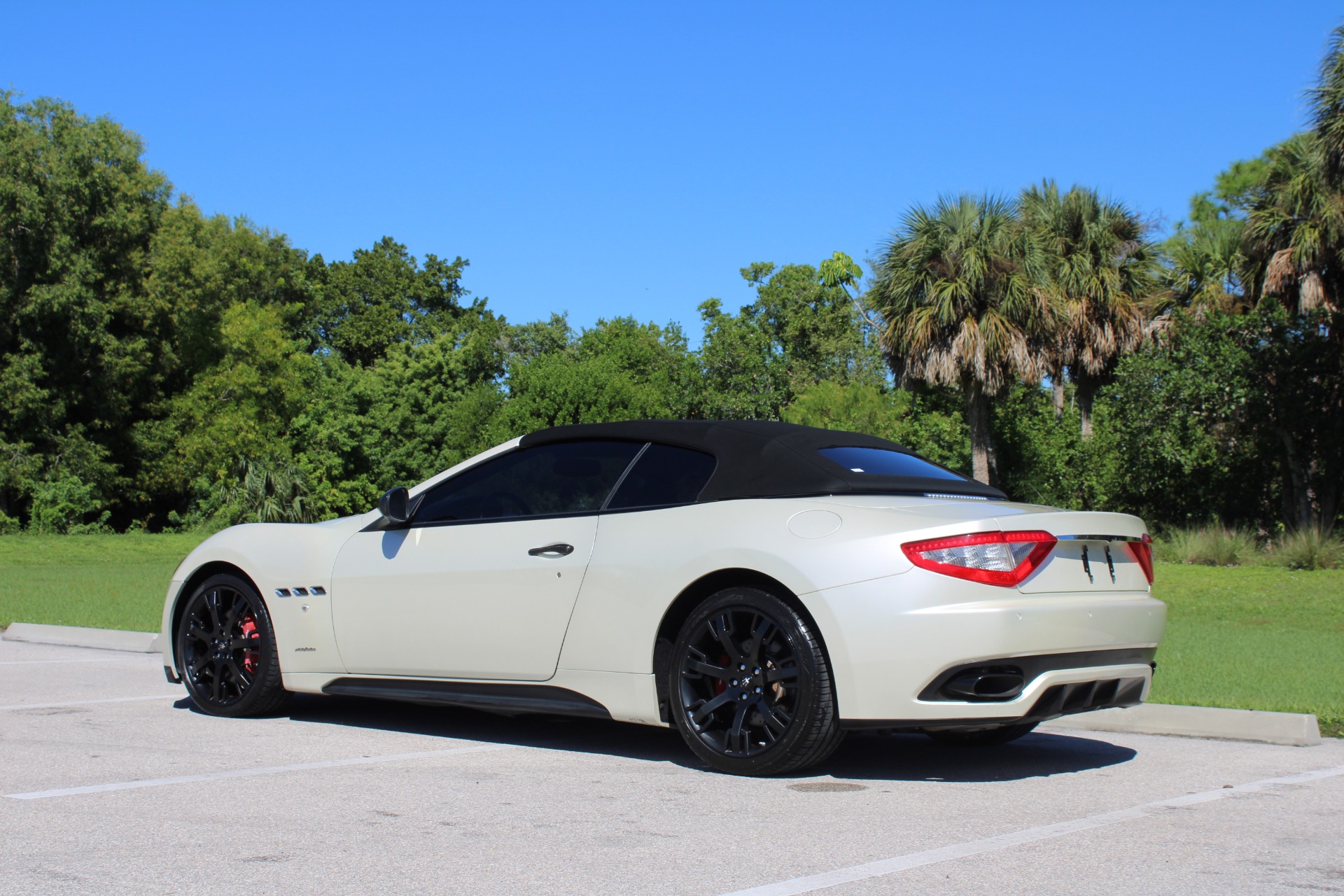 2012 Maserati Granturismo MC Sport photo 3