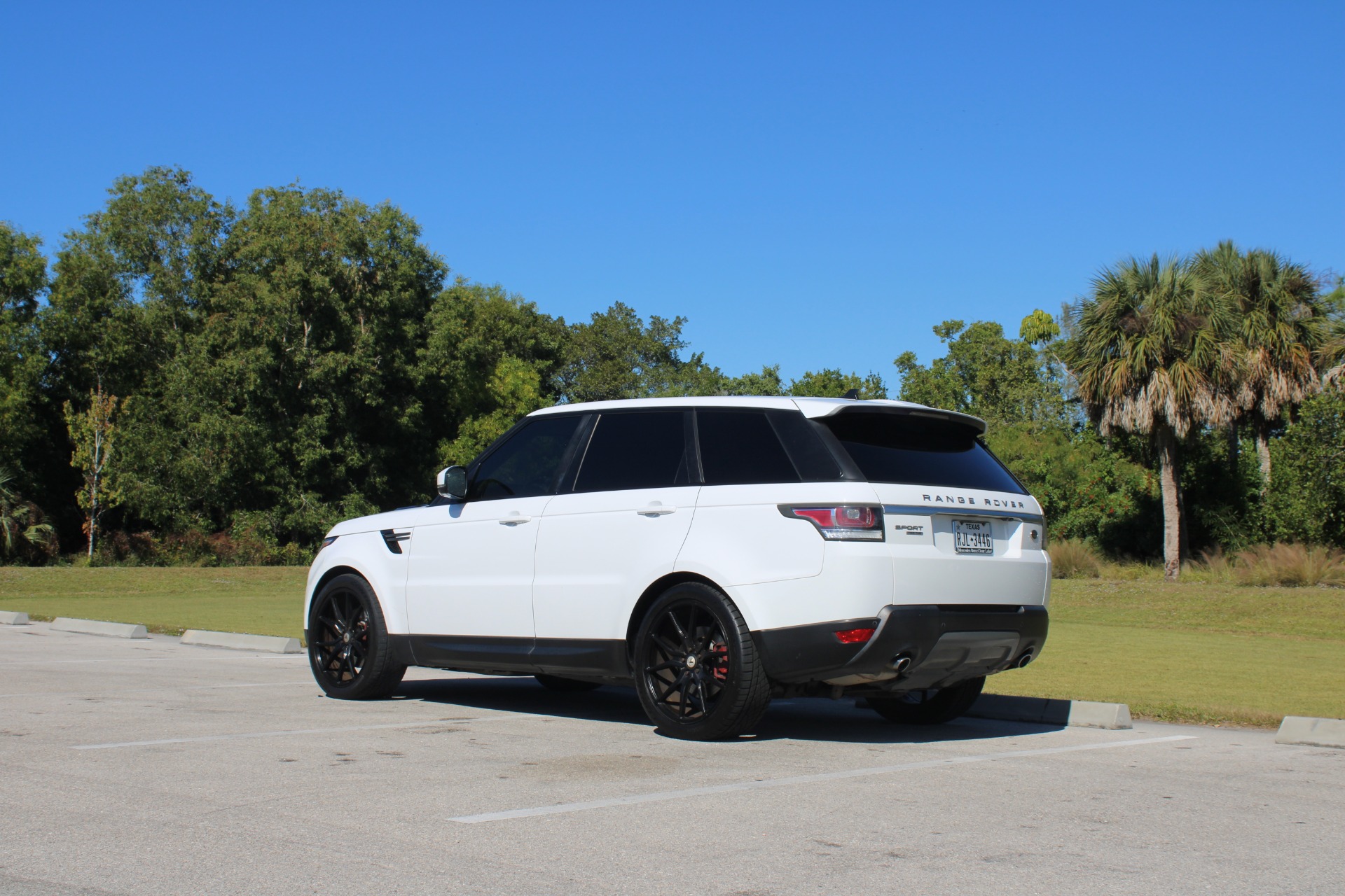 2016 Land Rover Range Rover Sport SE photo 4